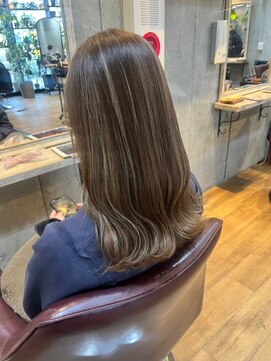 リィリ バイ ロダット 横浜(rili by LODAT) コントラスト育てるハイライトナチュラルベージュ【rili横浜】