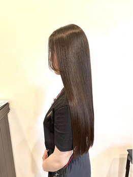 ケア アンド デザイン ココロ(care&design KOKORO)の写真/想像以上の"ツヤ×透明感"で柔らかな曲線美を実現◎クセを伸ばして360°綺麗なシルエットで女性らしさもUP