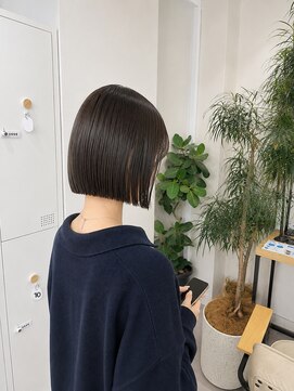 フォト 新宿三丁目(foto) 髪質改善縮毛矯正地毛風ストレート切りっぱなしボブ