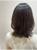 大人可愛い♪暗髪ナチュラル外ハネミディ