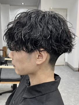 フゥ 宇都宮(FeU) 波巻きパーマセンターパートツイストスパイラルパーマ刈り上げ