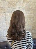 くすみベージュカラー×ロングヘア