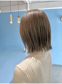カラー以上ブリーチ未満のオリーブグレージュ