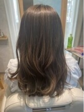 シー 東橋良店(She) 白髪ぼかしハイライト、明るい白髪染め 30代、40代、50代