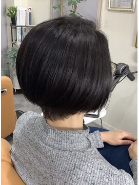 サニー(Sunny) ヘナ+丸みくびれボブショート