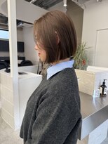 ステン(sten)&nbsp;ブリーチなしベージュカラー切りっぱなしボブ