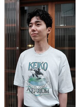 ノフ(knof) センターパートフェザーパーマニュアンスパーマメンズショート