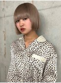 ブリーチカラー　ホワイトベージュ　ミニボブ　顔周りカット