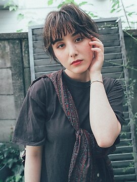 アデリタ(Adelita) オン眉バングショート