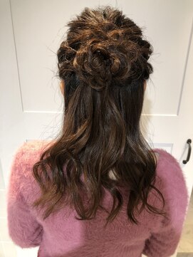 ネオリーブ チッタ 阿佐ヶ谷店(Neolive citta) 結婚式・二次会お花型ハーフアップスタイル☆