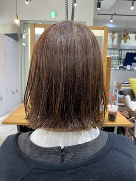 エル 横浜(eL) ちょこっとレイヤー切りっぱなしボブ♪