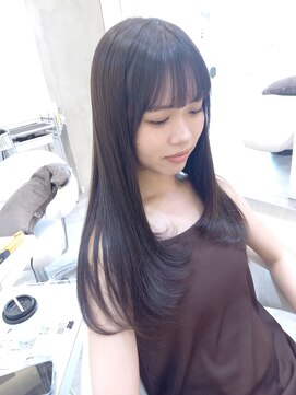 アナ ラーナ(Anna Lanna) ロングレイヤーカット×グレージュカラー