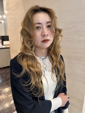 シェノン バイ アランスミシー 表参道(CHAINON by Alan smithee) 巻き髪スタイル