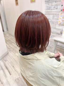 大人の魅力アップ！ピンクベージュカラー×ミディレイヤーボブ