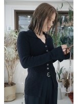 フェイヴィーズ(FavyS) 逆ルーツカラー切りっぱなしボブ