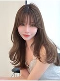 大人フェミニンなゆる巻きスタイル