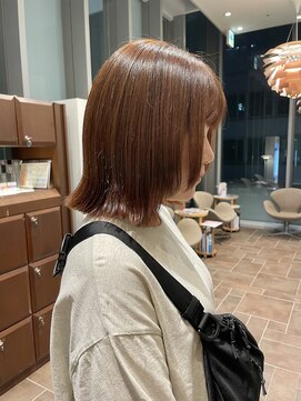 エルサフィロ ヨドヤバシ(el zafiro yodoyabashi) 顔まわりレイヤー　ミディアムボブ　オレンジカラー
