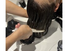 STEP6酵素トリートメント1】エンザイム（酵素）の力で髪を柔らかくします。