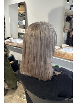 ニュート(Neut ) ハイトーンシルバーペールベージュ