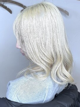 ブレイズヘアー(BLAZEhair) 【透明感プラス】ホワイトブロンドカラー×ブリーチ４回