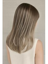 キミトヘアデザインアンドスパ(Kimito Hair design&spa)&nbsp;ハイライト　白髪ぼかし　グラデーションカラー