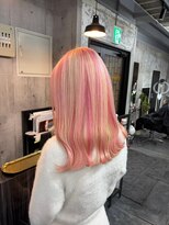 コワファースト長崎シャンプーボーイ 2nd(COIFF1RST 長崎 SHAMPOO BOY)&nbsp;長崎デザインカラー ハイトーン ブロンド×ピンク