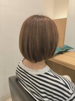ウイバイファースト(u'i by first) カットはショートボブ カラーはナチュラルベージュ
