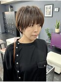 ショートヘア 白髪ぼかしハイライト