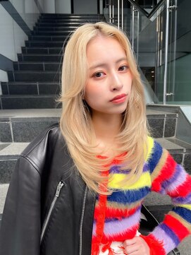 ザシェノンアオヤマ(THE CHAINON AOYAMA) 艶髪ブロンドヘア｜韓国ヘア｜レイヤーカット｜ハッシュカット