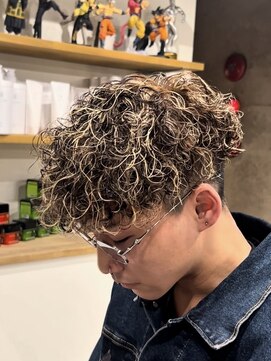 イーラ(era) スペインカール　ツイストスパイラル眉カットメンズパーマ