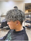 波巻きパーマ×ホワイトハイライト
