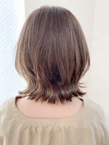トゥーナ 表参道(tona) ミディアムレイヤー、外ハネボブ、グレージュ、脱白髪染め☆