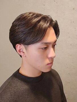 ワンワンオー バーバーショップ 長浜店(@110 BARBER SHOP) ナチュラル・センターパートショート