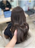 透明感ある赤みの少ないグレージュカラー