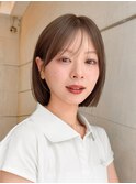 ミディアムボブ レイヤー 縮毛矯正 切りっぱなし 夏 前髪 小顔