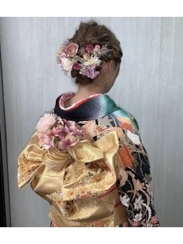 ウェービーポーズ美容室の写真/特別な一日の装いを。成人式結婚式美しさを引き立てる着付けで、後ろ姿まで美しく♪