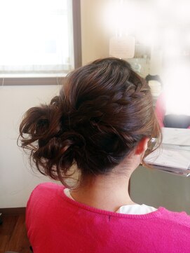 フィール ヘアーアンドメイク(FEEL HAIR&MAKE) ふんわりサイドアップ