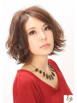 シロ ヘア(Shiro.) 外ハネがかわいいスイングショートボブ