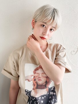 マセナ(Masena) コンパクトショート×プラチナブロンド