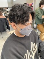 エリマ 調布(elima)&nbsp;波巻きパーマ/ツイストスパイラル/黒髪/センターパート/束感