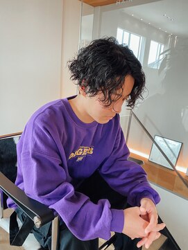 サーリー(SURLY) 大人パーマ前下がりロン毛耳かけ波巻きツイストスパイラルパーマ