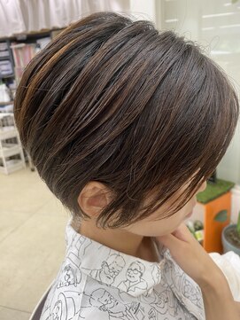 アーデン(Arden) 耳掛け前下がりショート