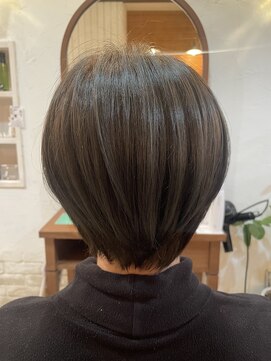 ヴィアンカ(Vianca) カーキグレージュ×ショートボブ