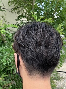 グロウ 丸の内(GLOW) 刈り上げショートパーマ