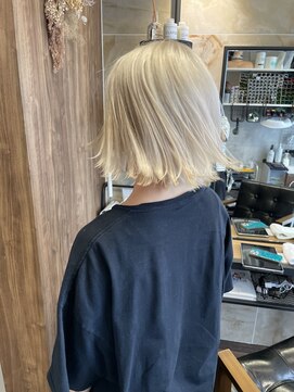 ラル(Lull) 【ぱつっとボブ×ホワイトブロンドカラー】ケアブリーチ/個室