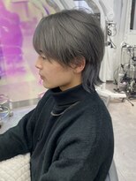 ユーフォリア 渋谷グランデ(Euphoria SHIBUYA GRANDE) シルバーカラー センターパート メンズウルフ MOMO