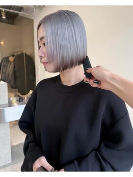 ステン(sten) デザインカラー/切りっぱなしボブ/シルバーグレー/裾カラー
