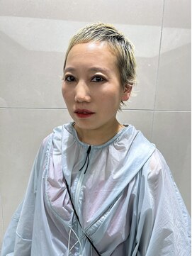 ピークアブー ワン(PEEK-A-BOO ONE) ベリショベリーショートブロンドホワイトブロンドイメチェン