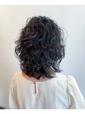 くせ毛を活かすミディアムレイヤー×ニューヨークドライカット