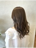 オリーブベージュ